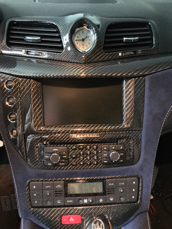 Maserati GranTurismo Gran Cabrio Carbon Radio Bedienteil Multimedia Tasten Front Blende Navigation Carbonteile