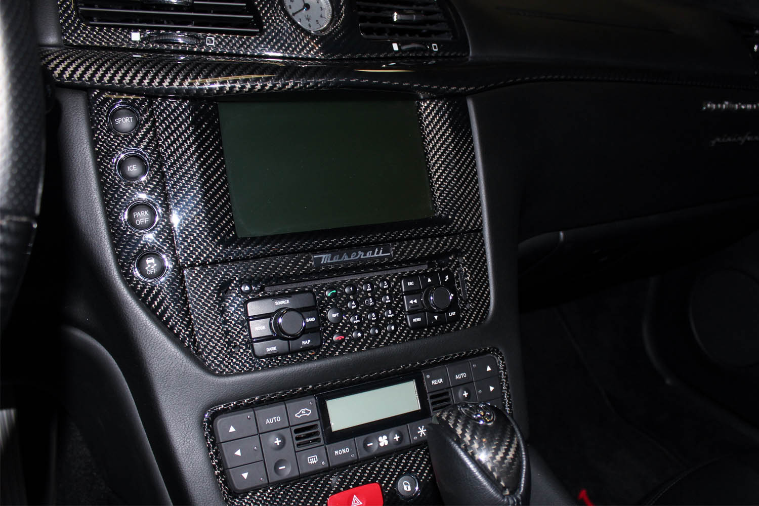 Maserati GranTurismo Carbon Interieur Zierleisten Echt Carbon Blende Navigation Bildschirm Klimabedienteil Carbonteile Armaturenbrett Ausströmer Verkleidung